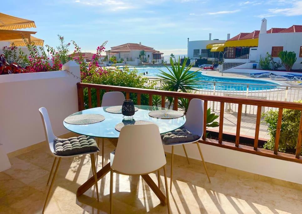 Stylish & Modern 1 Bedroom Suite On Frontline Of Playa Del Duque Costa Adeje  Εξωτερικό φωτογραφία