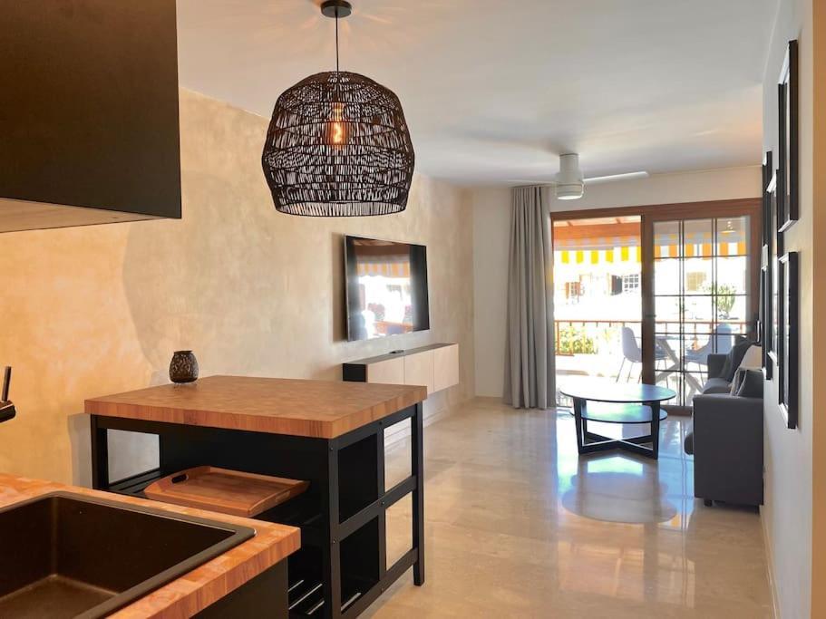 Stylish & Modern 1 Bedroom Suite On Frontline Of Playa Del Duque Costa Adeje  Εξωτερικό φωτογραφία